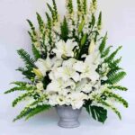 arreglo floral blanco puerta del cielo